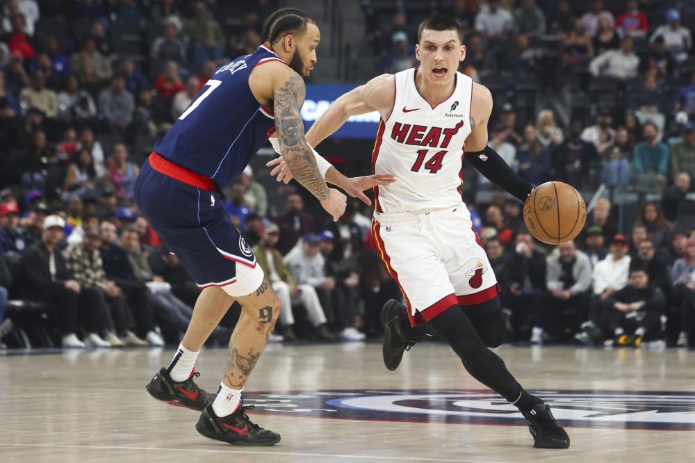 NBA ｜ 亚历山大豪取40分 龙头战雷霆大胜骑士.